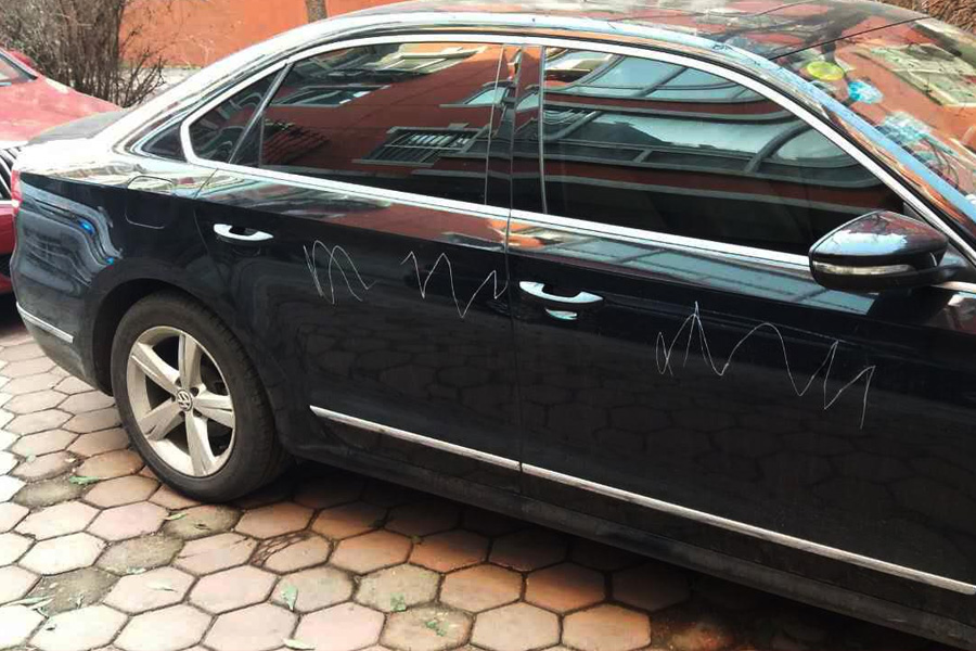 物業(yè)費不等于保管費，業(yè)主車輛被劃，找物業(yè)索賠被駁回！