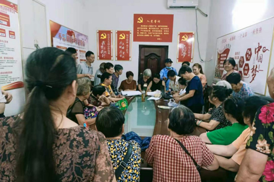 貼民心聽(tīng)民意 現(xiàn)場(chǎng)辦公解民憂